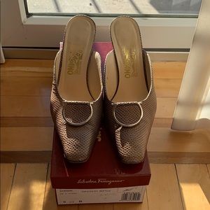 SALVATORE FERRAGAMO SIZE 9.5 gently worn SLINGBACK